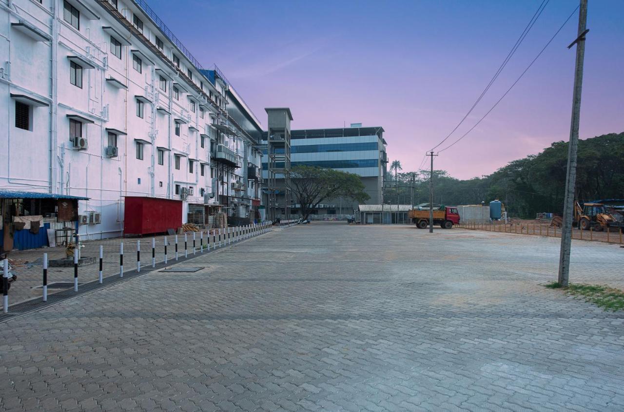 Hometown Galleria Manipal Buitenkant foto
